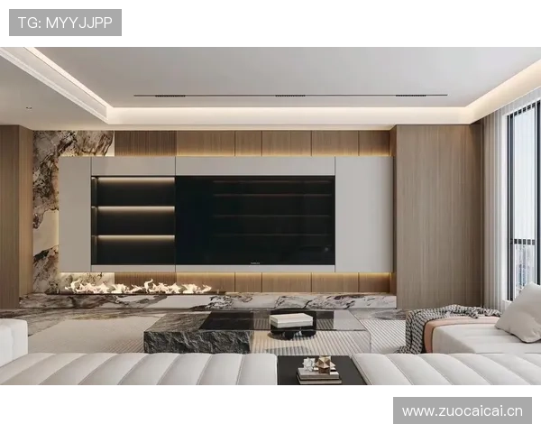 恩佐·费尔南德斯把豪宅客厅当自拍背景，我在评论区默默数房贷